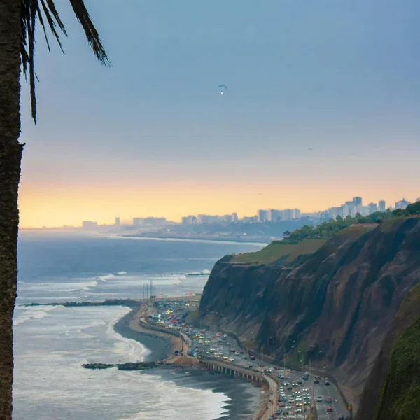 Vista de la Costa Verde de Lima, Perú